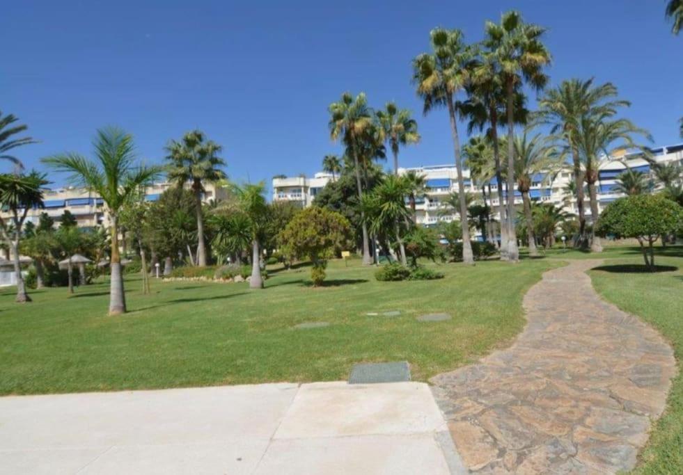 Eden Costa Lago Primera Linea De Mar 토레몰리노스 외부 사진