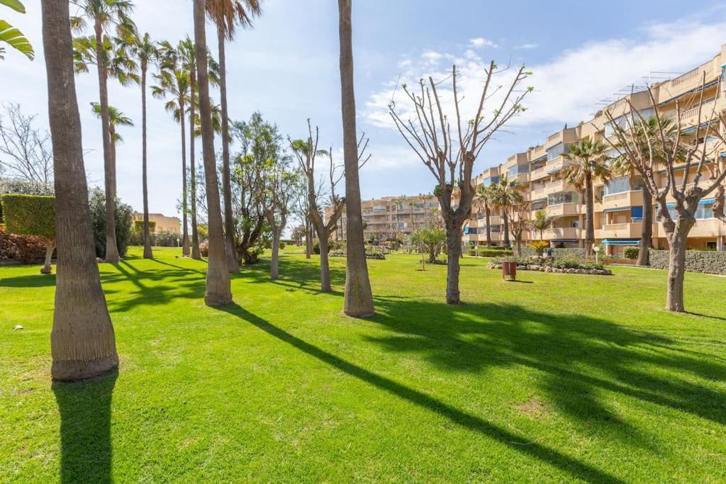 Eden Costa Lago Primera Linea De Mar 토레몰리노스 외부 사진