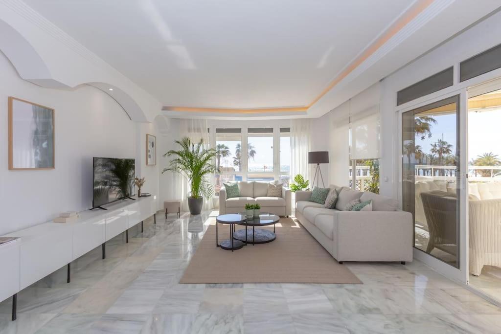 Eden Costa Lago Primera Linea De Mar 토레몰리노스 외부 사진