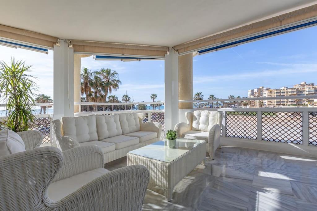 Eden Costa Lago Primera Linea De Mar 토레몰리노스 외부 사진