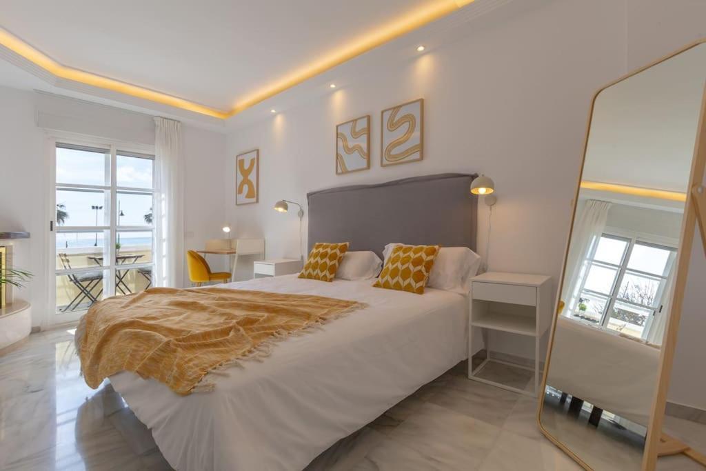 Eden Costa Lago Primera Linea De Mar 토레몰리노스 외부 사진