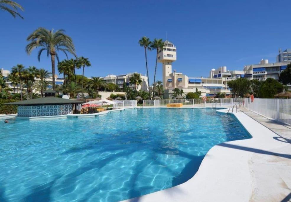 Eden Costa Lago Primera Linea De Mar 토레몰리노스 외부 사진